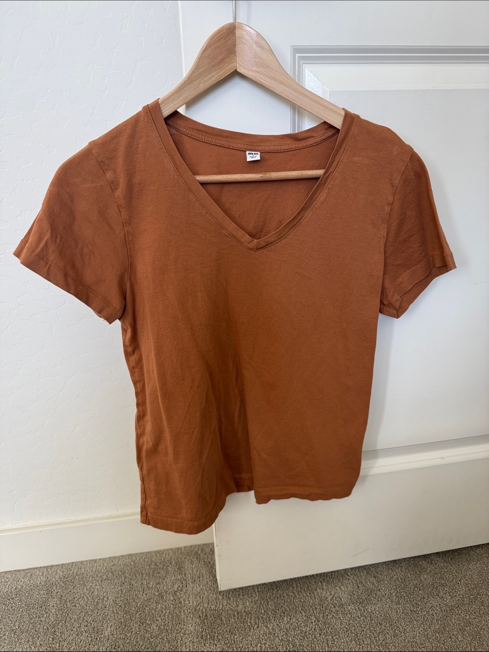 Uniqlo Women's Burnt Orange V-Neck Short Sleeve Tee